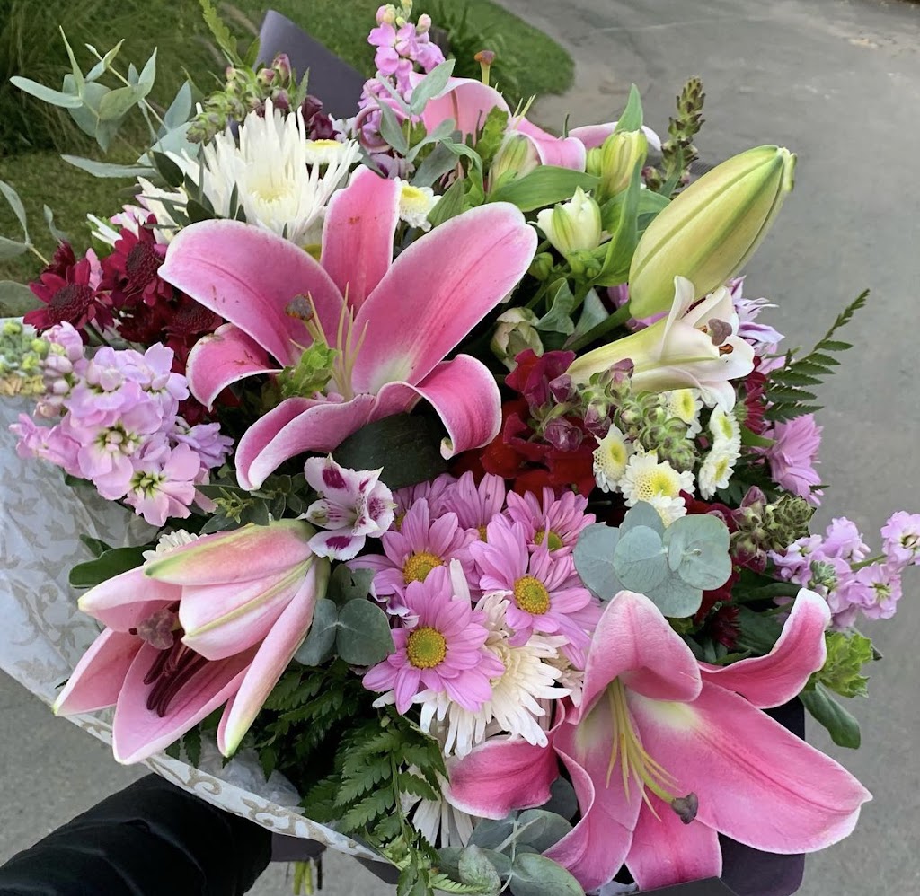 Renees Bouquets | 3448 Pilgrim Ln N, Plymouth, MN 55441, USA | Phone: (763) 247-4033