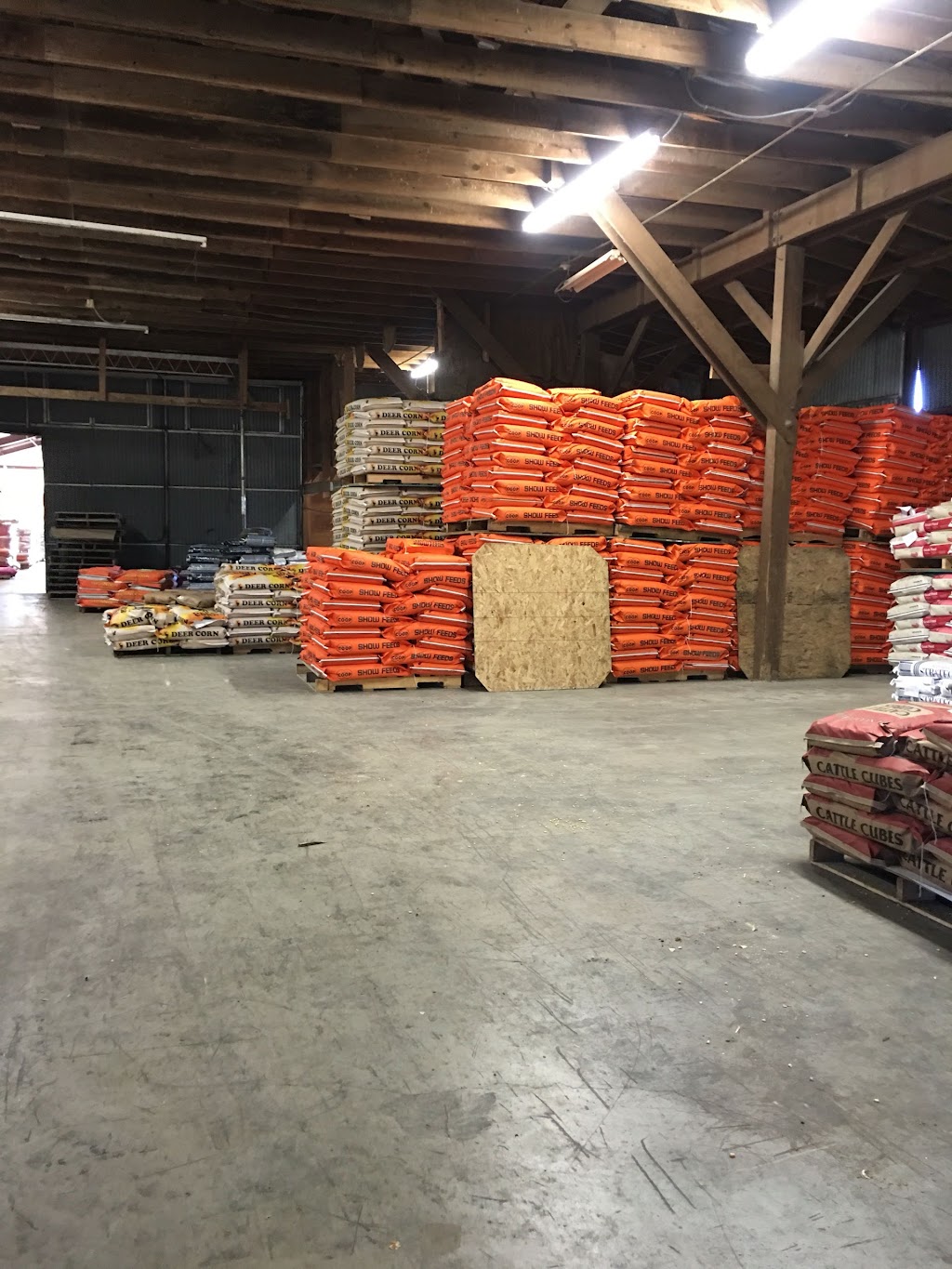 Producers Co-Op - Seguin | 3038 I-10 Frontage Rd, Seguin, TX 78155, USA | Phone: (830) 379-1750