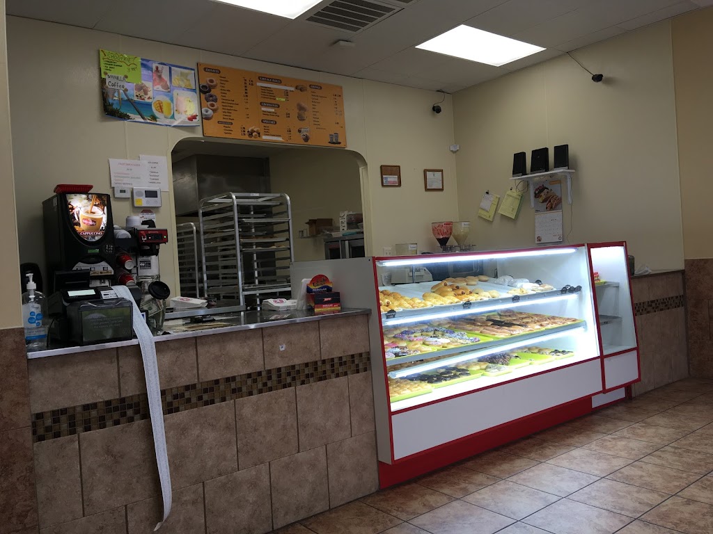 Amazing Donuts Bakery | 10355 Ferguson Rd #150, Dallas, TX 75228 | Phone: (214) 468-4240