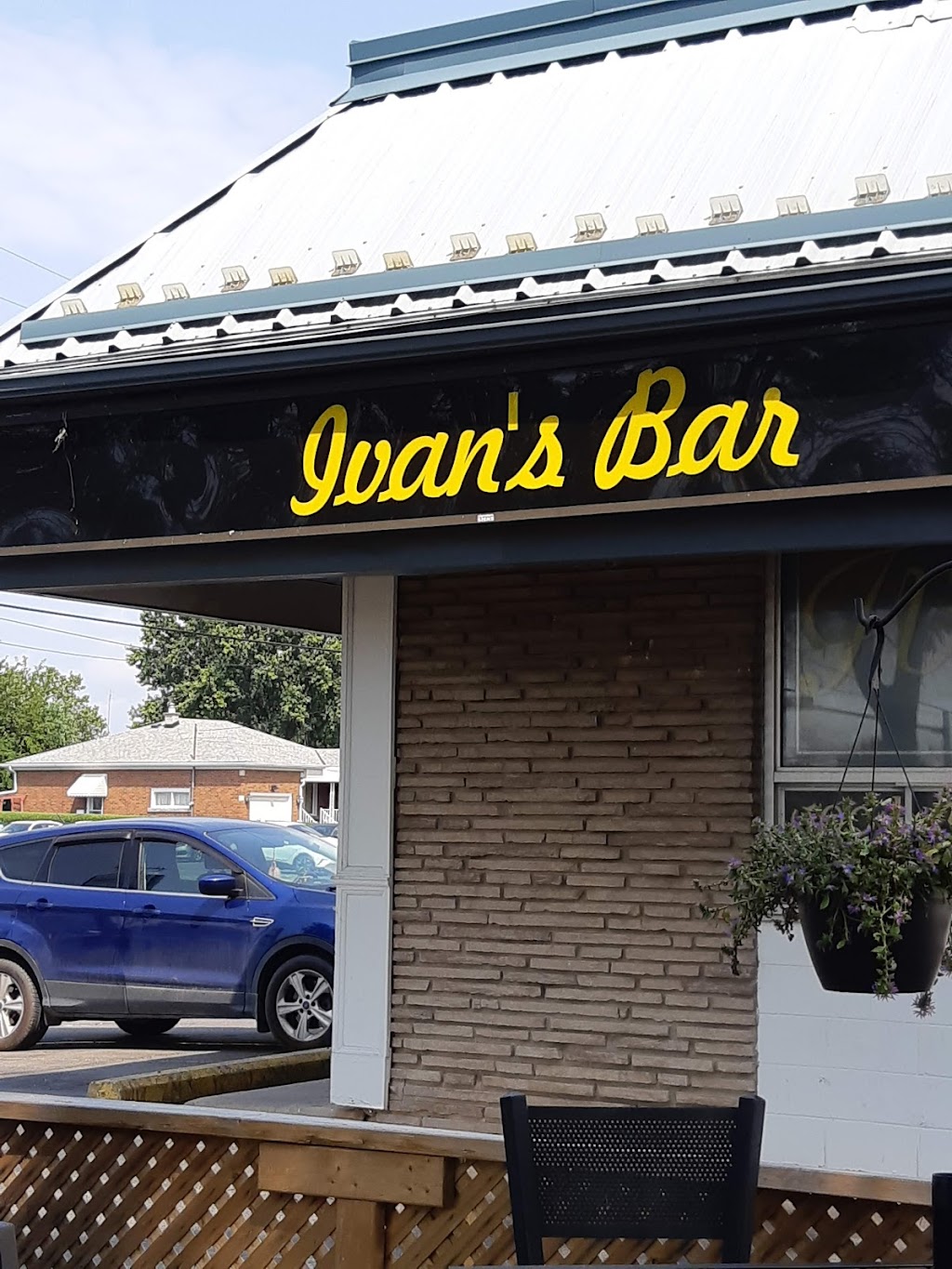 Ivans Bar | 7188 Dorchester Rd, Niagara Falls, ON L2G 5V6, Canada | Phone: (905) 357-4826
