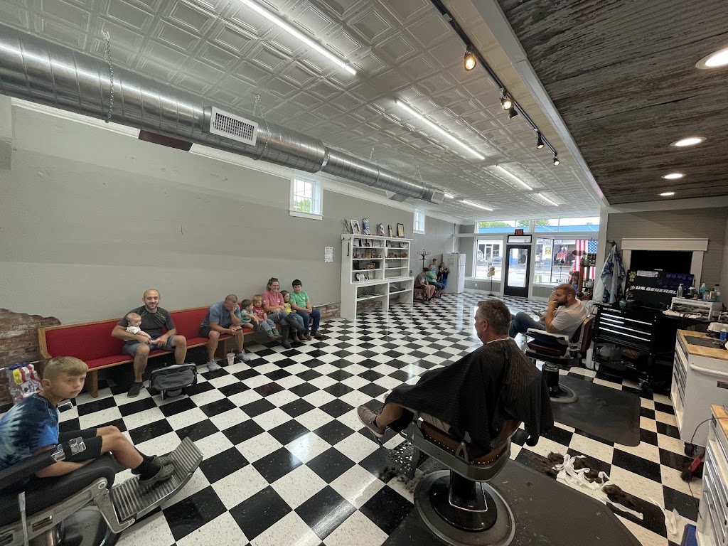 Floyds Country Barbershop | 218 Main St, Crab Orchard, KY 40419, USA | Phone: (606) 386-0048