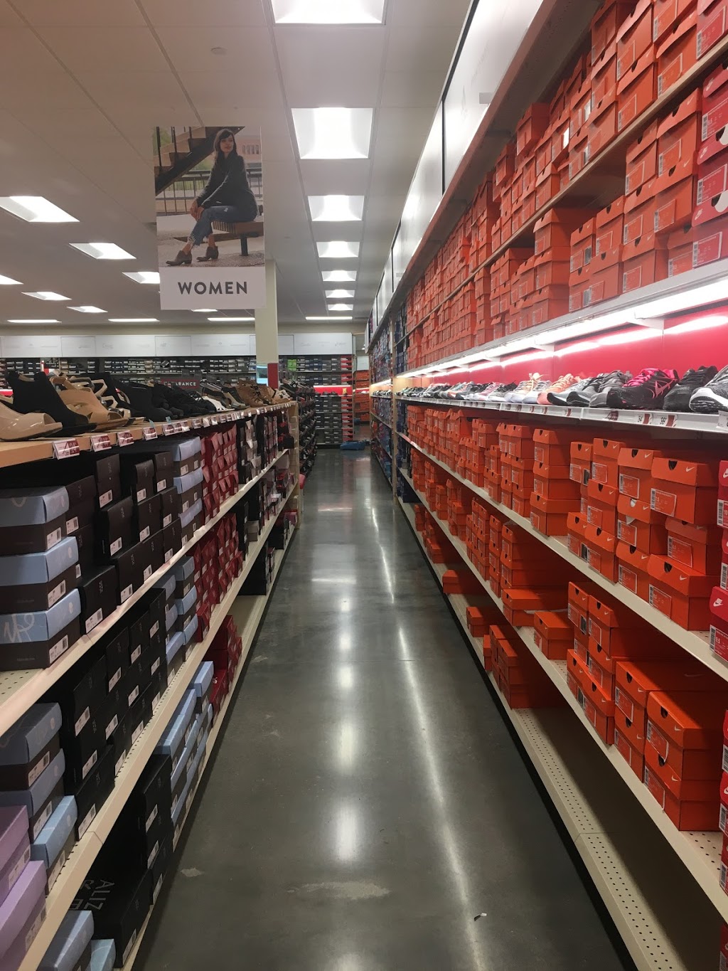 Famous Footwear Outlet | TANGER OUTLETS, 15853 N Fwy Service Rd E SUITE 1170, Fort Worth, TX 76177, USA | Phone: (682) 605-7632