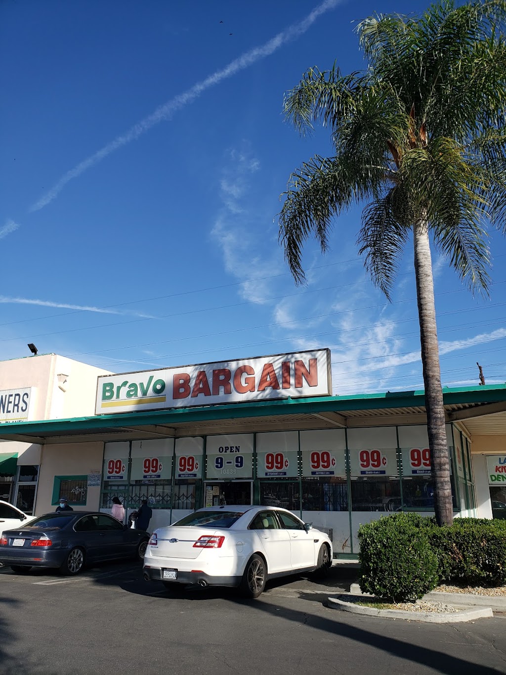 Bravo Bargain Inc | 10835 Oxnard St, North Hollywood, CA 91606, USA | Phone: (818) 754-8904