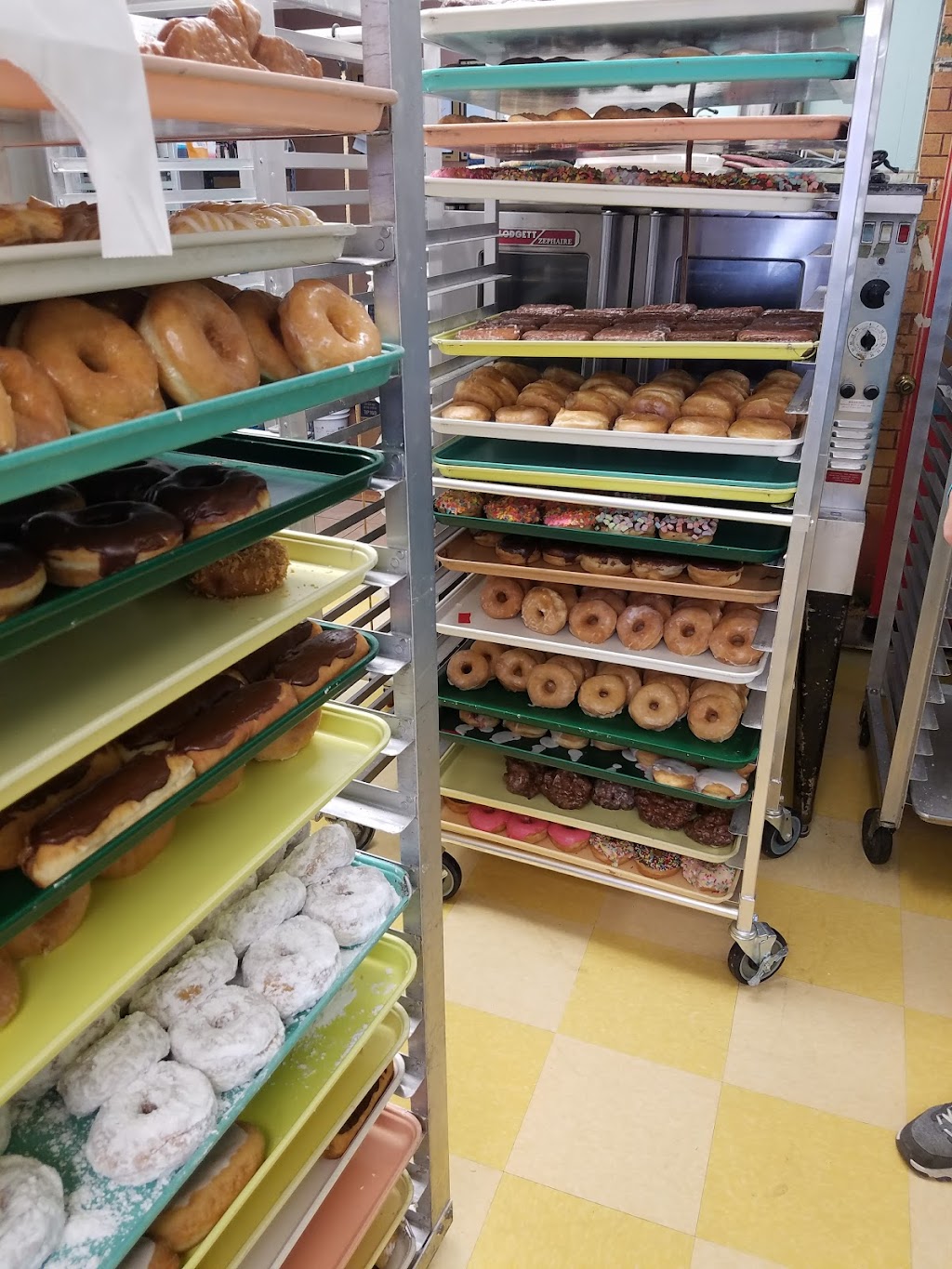 Holtmans Donut Shop | 214 W Main St, Williamsburg, OH 45176, USA | Phone: (513) 724-3865