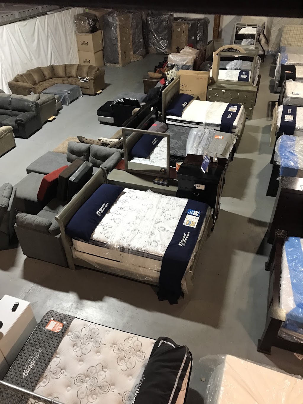 Mattress and Furniture Outlet | 1300 Schaefer Rd, Granite City, IL 62040, USA | Phone: (618) 772-0776