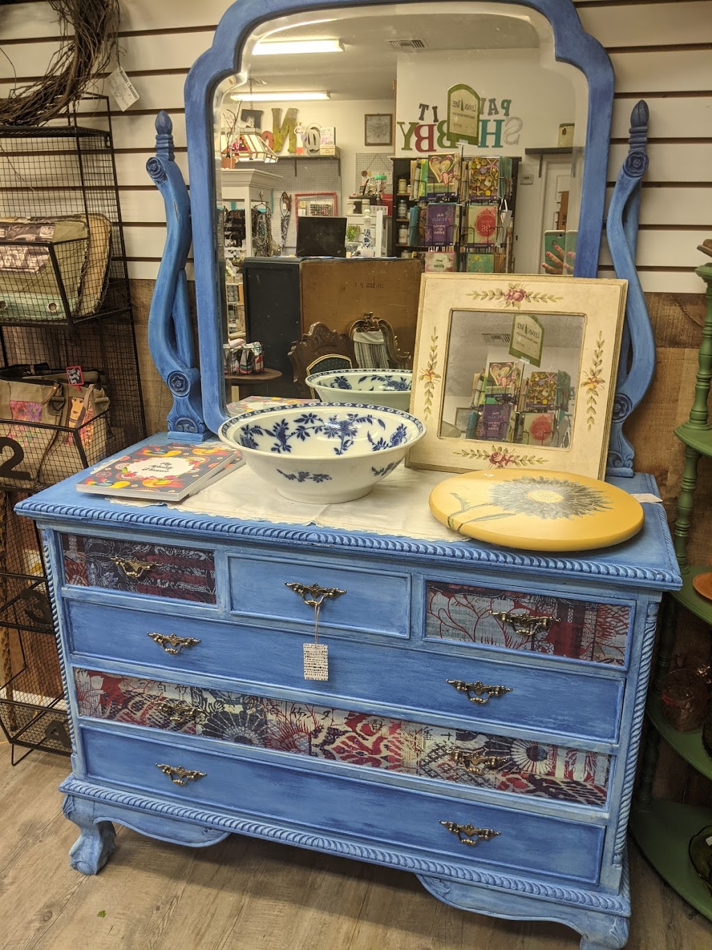 Makers Hive | Located inside Vintage Chix, 5306 8th St, Zephyrhills, FL 33542, USA | Phone: (813) 395-5146