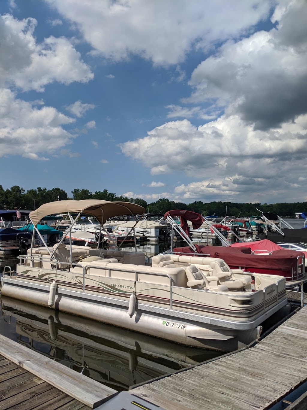 Sandy Beach Marina | 3719 S Main St, Akron, OH 44319, USA | Phone: (330) 644-3638