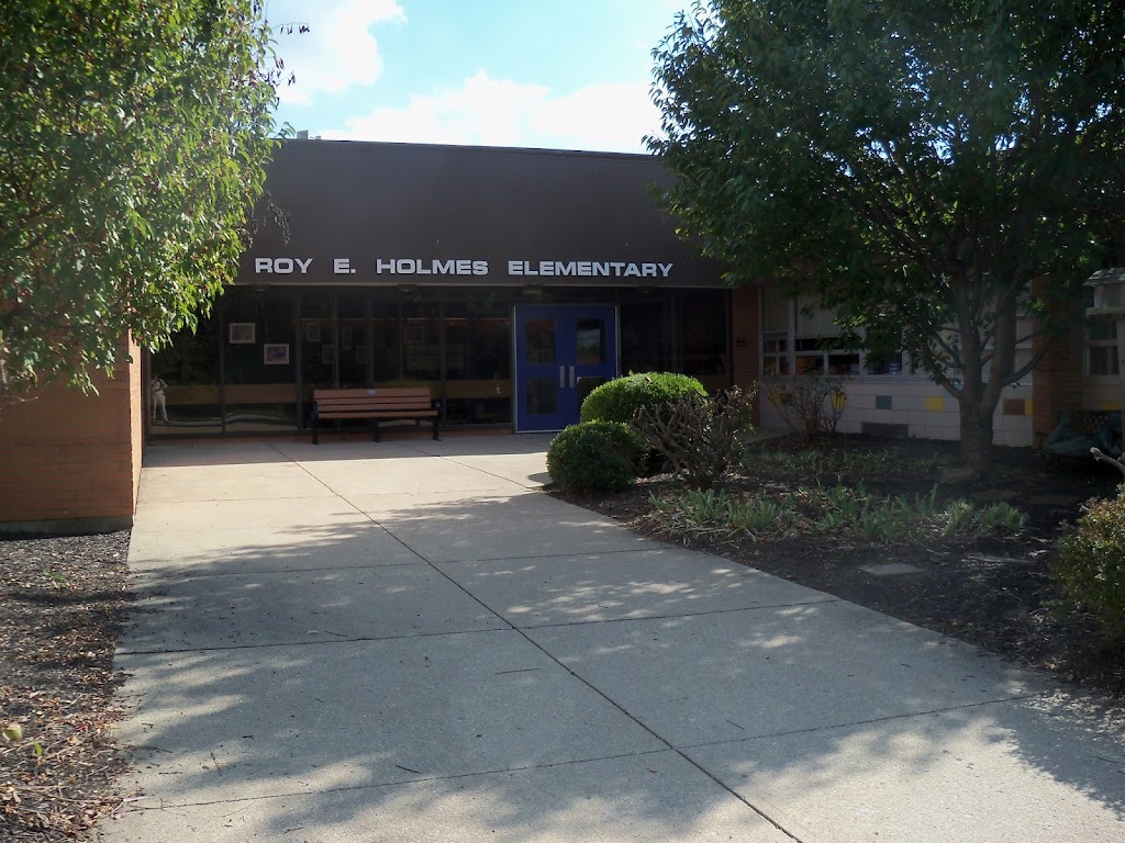 Roy E Holmes Elementary School | 1350 W Truesdell St, Wilmington, OH 45177, USA | Phone: (937) 382-2750