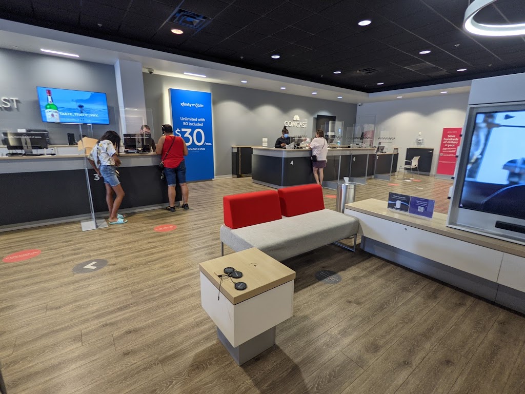 Xfinity Store by Comcast | 3041 Butterfield Rd Suite 101, Oak Brook, IL 60523, USA | Phone: (800) 934-6489