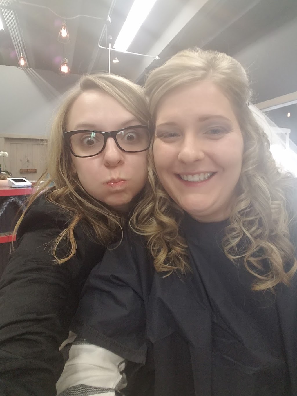 SWAT- Salon With A Twist | 1603 Old W Main St, Red Wing, MN 55066, USA | Phone: (651) 327-2100