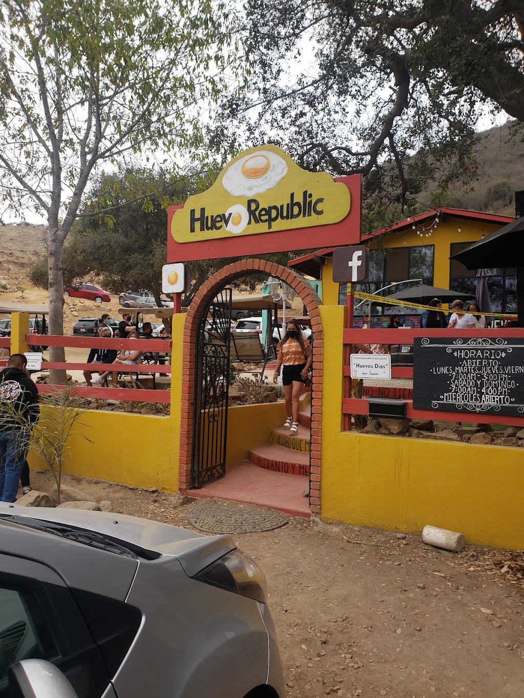Huevo Republic Restaurant | México 3 90.8, fracc. Las Lomas, 22766 Villa de Juárez, B.C., Mexico | Phone: 646 160 9474
