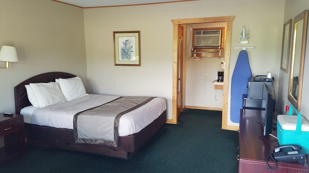 Swiss-Aire Motel | 1200 WI-69, New Glarus, WI 53574, USA | Phone: (608) 527-2138