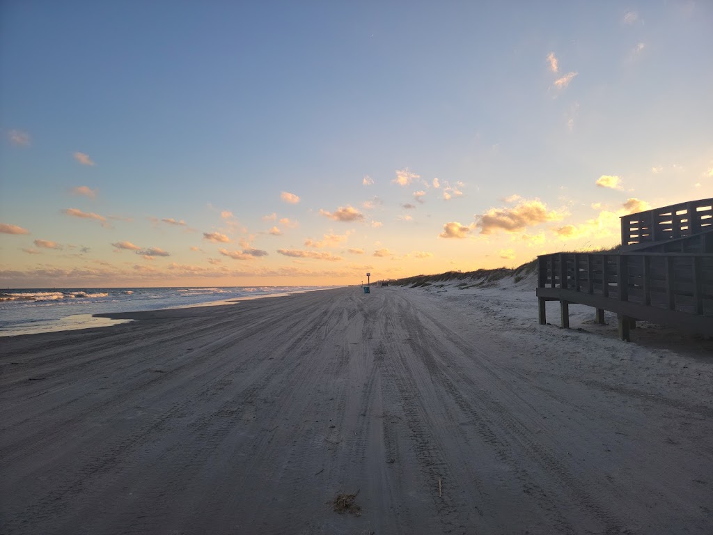 Lost Colony Beach Houses | 6877 TX-361, Port Aransas, TX 78373, USA | Phone: (361) 749-6266