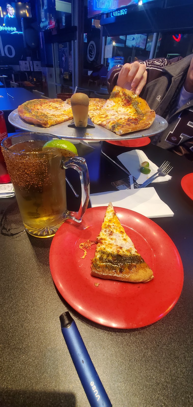 Center Court Pizza & Brew - Pearland Parkway | 2560 Pearland Pkwy Suite 182, Pearland, TX 77581, USA | Phone: (832) 288-3624