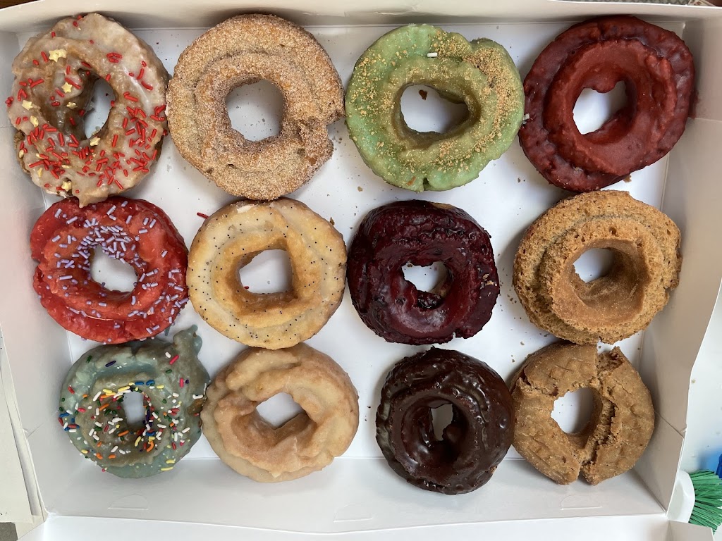 Yellow Light Coffee and Donuts | 14447 E Jefferson Ave, Detroit, MI 48215, USA | Phone: (313) 469-7780