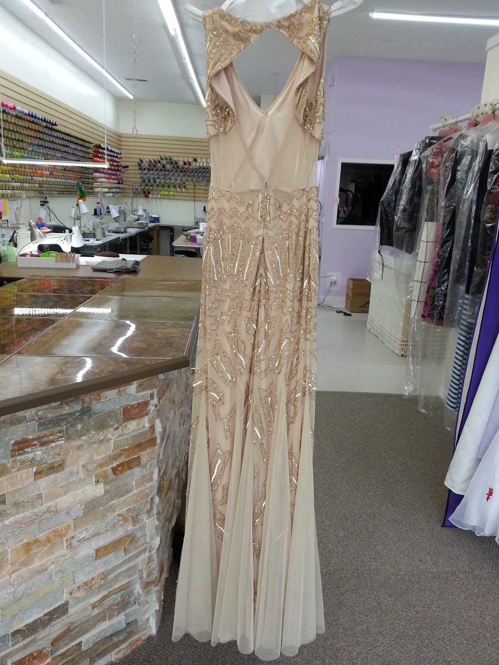 Queens Alterations | 2315 Oak Rd SW #120, Snellville, GA 30078, USA | Phone: (678) 699-1381