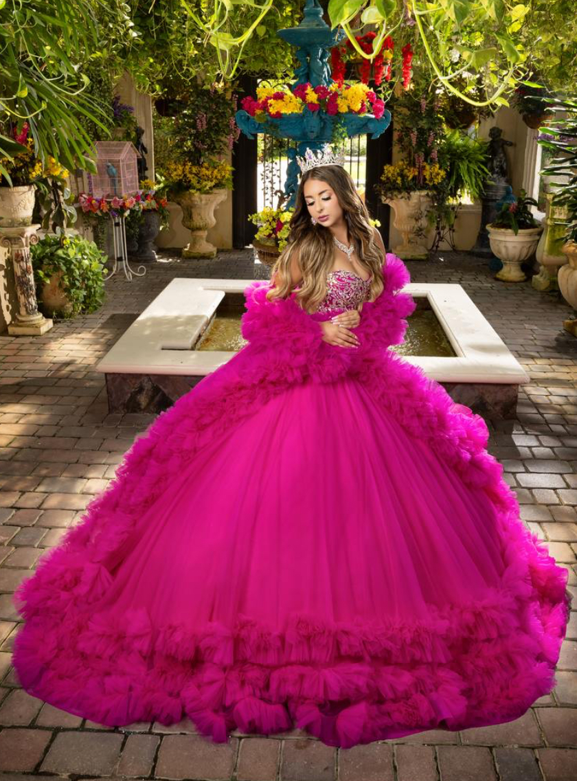 Casa Grande Quinceañera & Formalwear | 3220 Dixie Hwy A, Fairfield, OH 45014, USA | Phone: (513) 816-7563