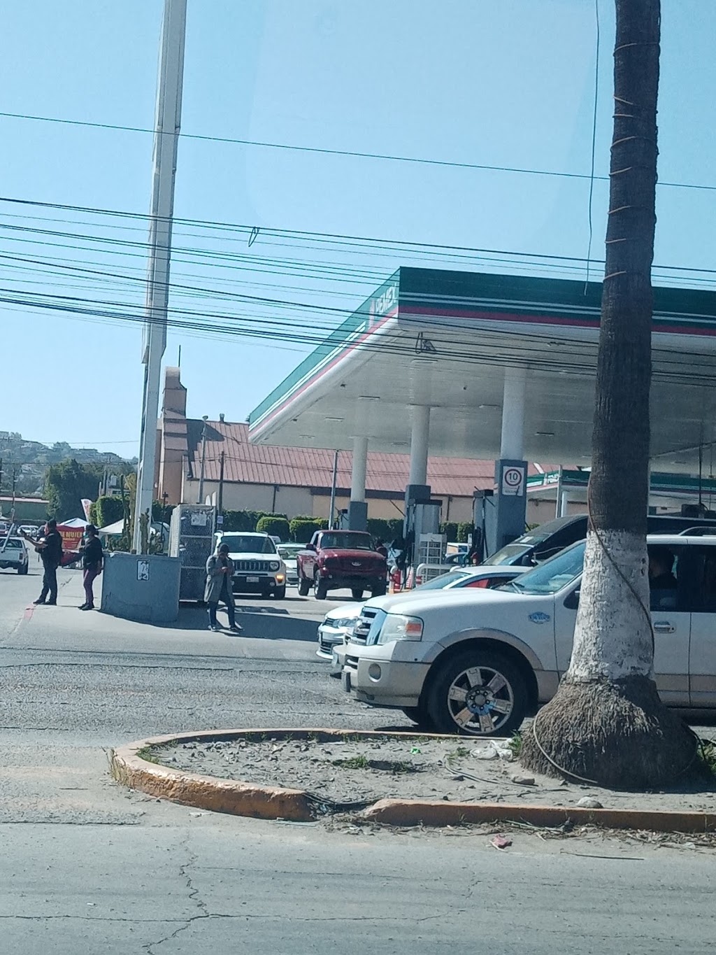 Gasolinera Pemex | Camino, Cueros de Venado No. 13203, Colinas San Rafael, San Luis, 22170 Tijuana, B.C., Mexico | Phone: 800 736 3900