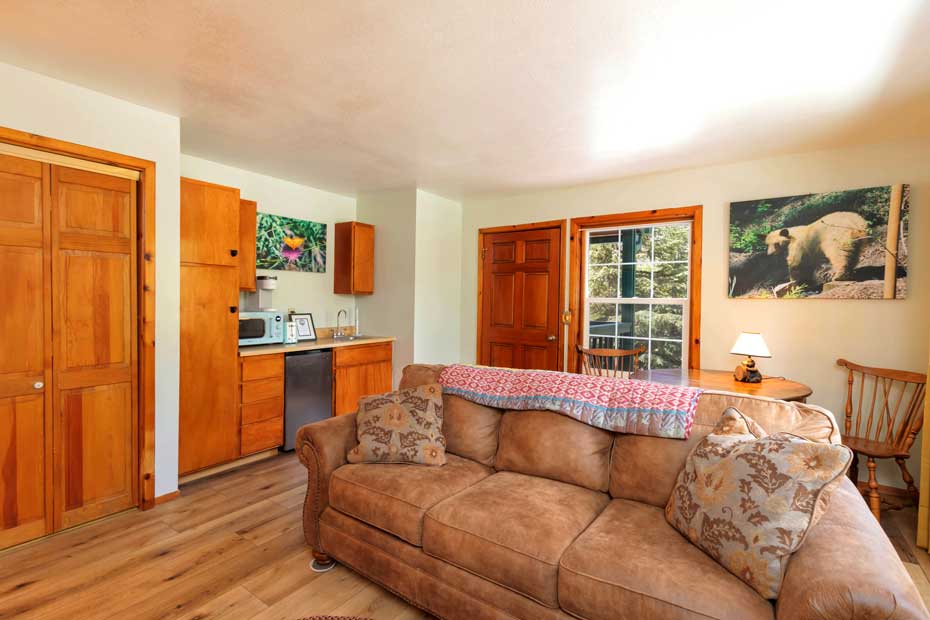 Pine Mountain Club Hotel | 16206 Askin Dr, Pine Mountain Club, CA 93222, USA | Phone: (323) 351-3727