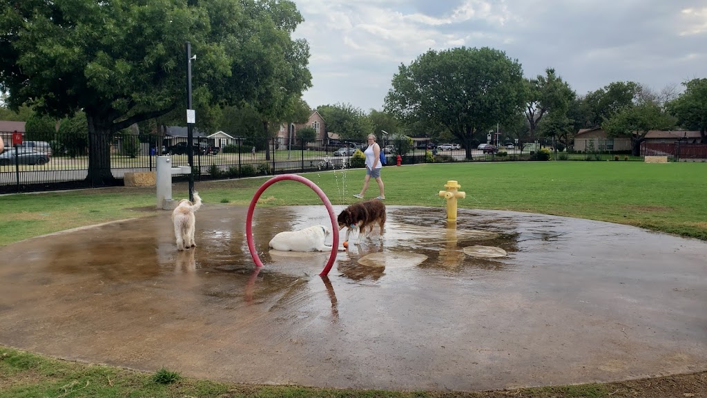 Barney Wood Bark Park | 14090 Heartside Pl, Farmers Branch, TX 75234, USA | Phone: (972) 247-4607