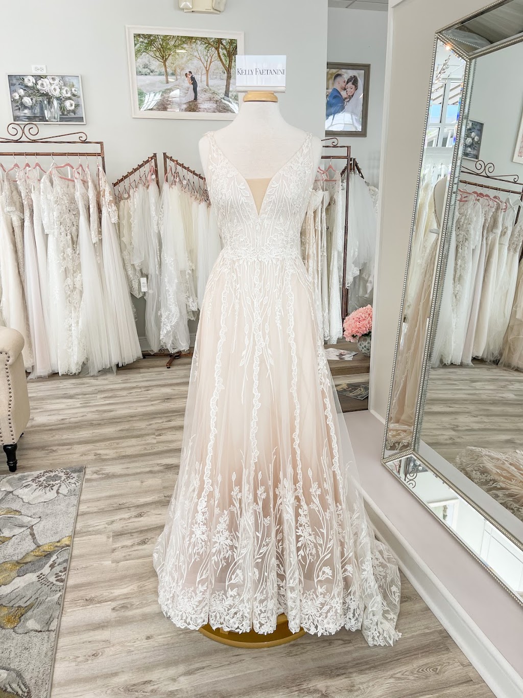 White Blossom Bridal | 4844 New Broad St, Orlando, FL 32814, USA | Phone: (407) 704-7366