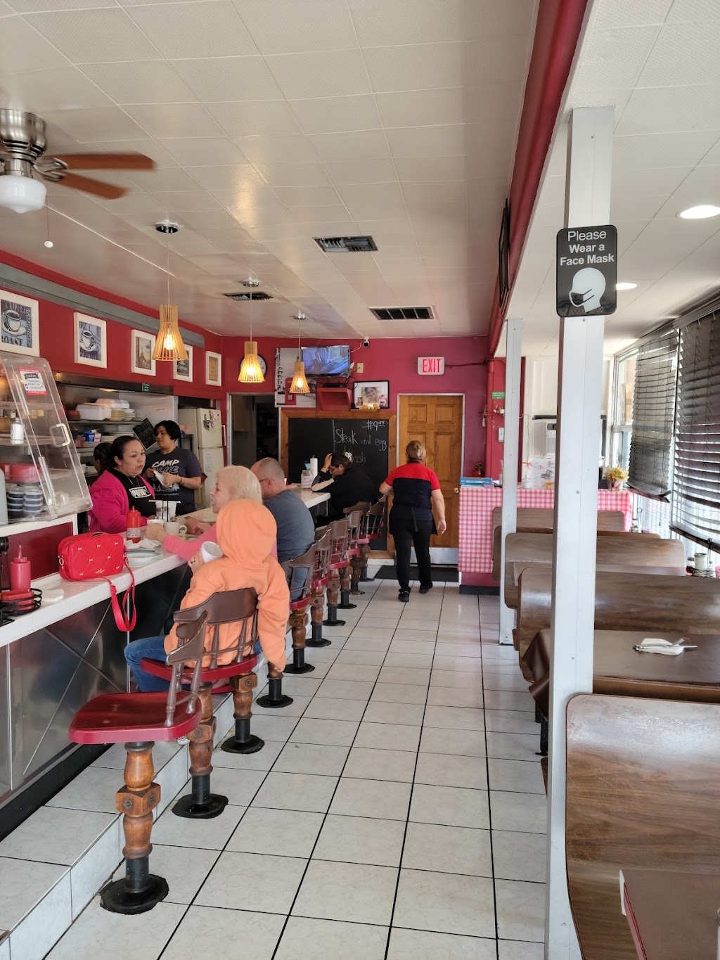 The Hut Diner | 1610 Fredericksburg Rd, San Antonio, TX 78201, USA | Phone: (210) 649-8574
