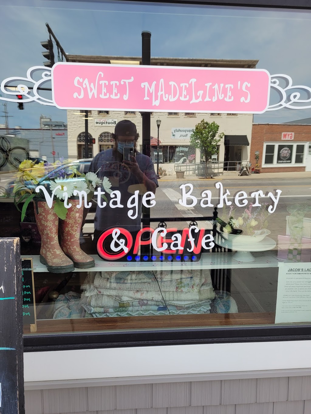 Sweet Madelines Vintage Bakery | 3 National Pike, West Jefferson, OH 43162, USA | Phone: (614) 507-4385