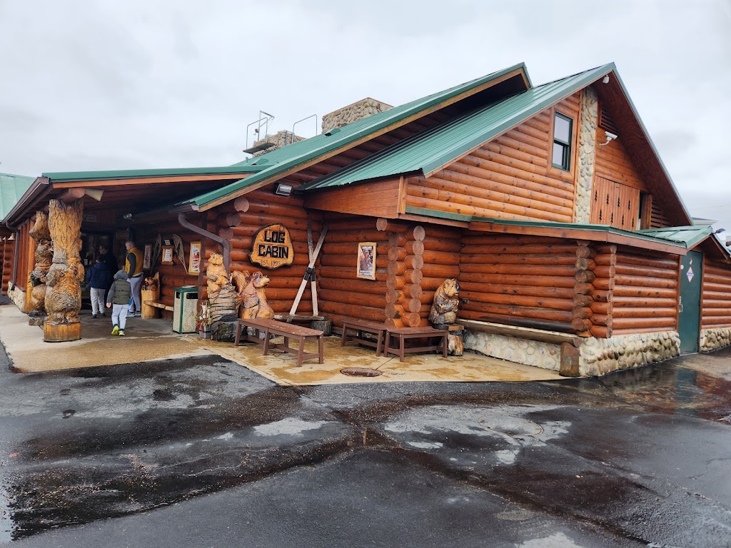 Log Cabin Family Restaurant | 1215 8th St, Baraboo, WI 53913, USA | Phone: (608) 356-8034