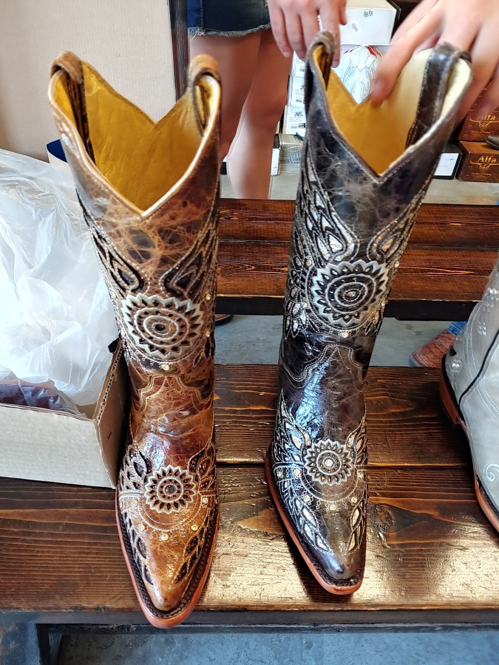 ALFA WESTERN WEAR #3 | 1507 W Theo Ave, San Antonio, TX 78225, USA | Phone: (210) 362-1111