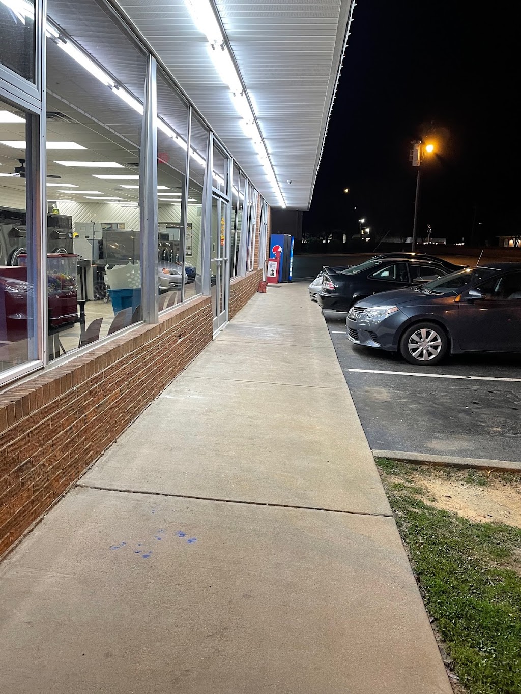 Speedwash Laundromat | 124 Avalon Dr, Salisbury, NC 28144, USA | Phone: (704) 637-3969