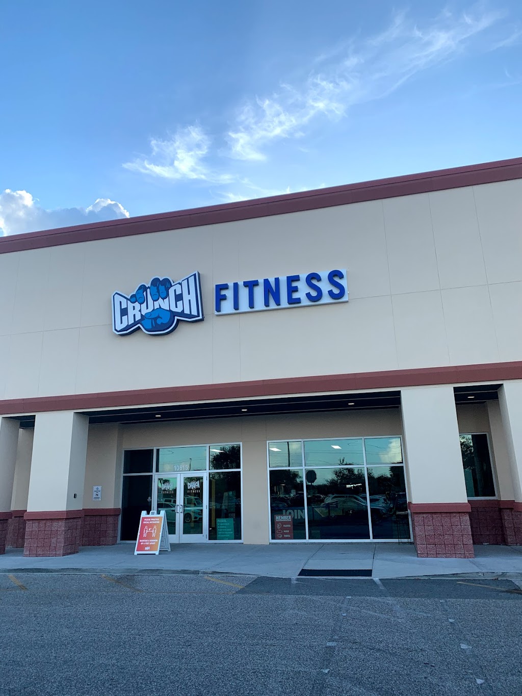 Crunch Fitness - Riverview | 10615 Big Bend Rd, Riverview, FL 33579, USA | Phone: (813) 488-1118