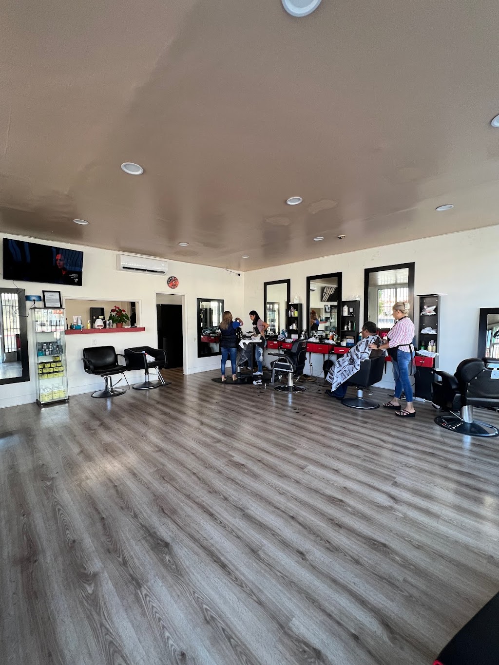Sofia beauty and barbershop | 1601 W Whittier Blvd, Montebello, CA 90640, USA | Phone: (323) 440-6011