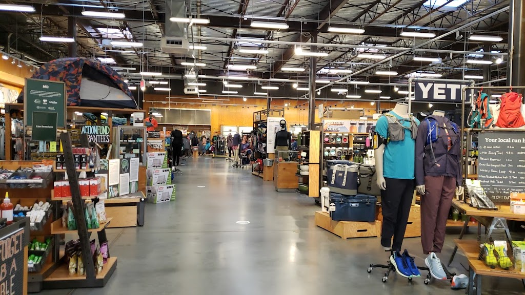 REI | 2300 Fashion Center Blvd, Newark, DE 19702, USA | Phone: (302) 369-1938
