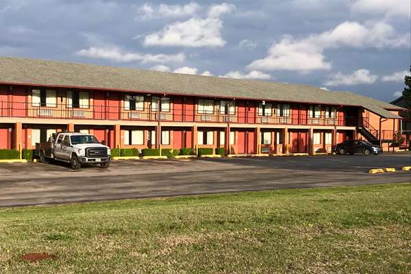 Econo Lodge | 2122 State Hwy 74, Purcell, OK 73080, USA | Phone: (405) 285-1468