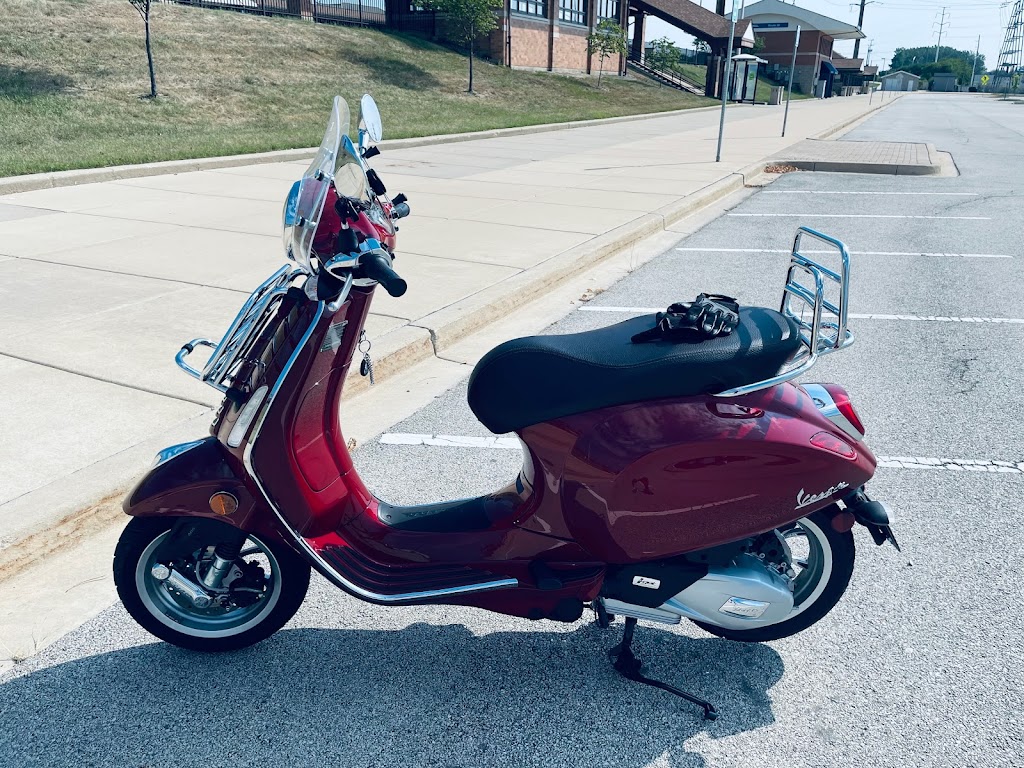 Vespa Downers Grove | 2101 Ogden Ave, Downers Grove, IL 60515, USA | Phone: (630) 515-3455