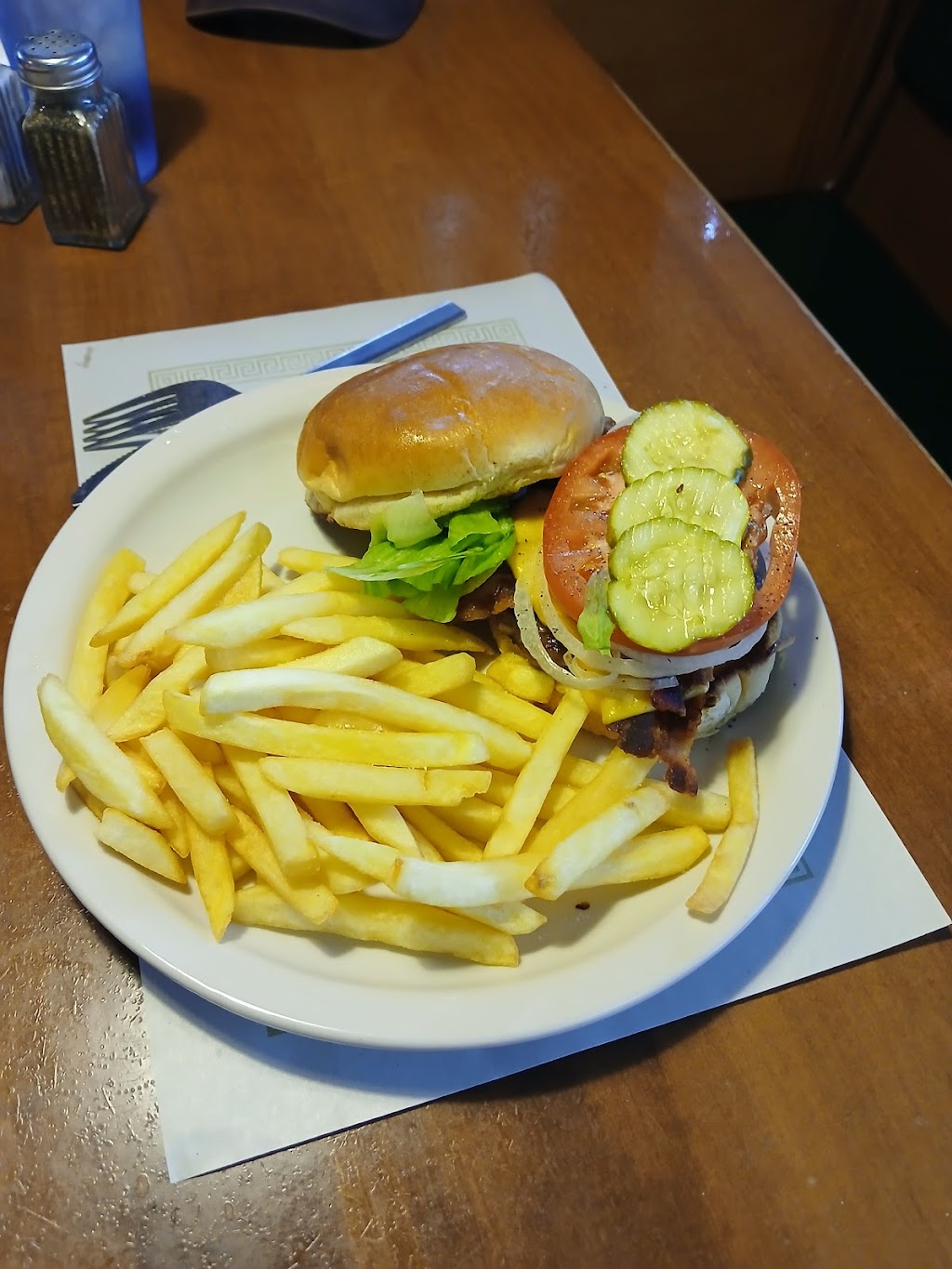 Farmer Boy Restaurant | 610 E Cuyahoga Falls Ave, Akron, OH 44310, USA | Phone: (330) 928-4727