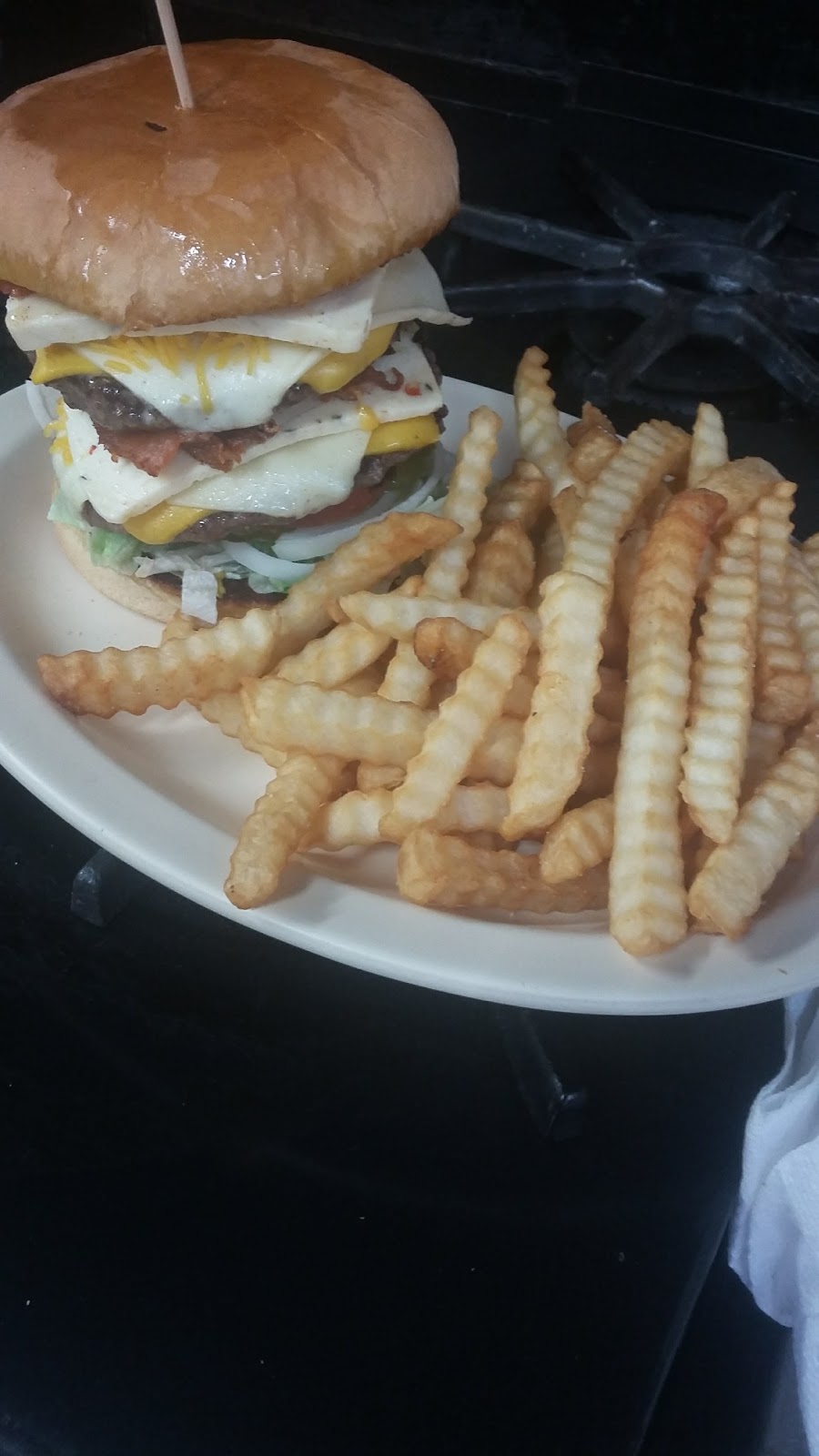 Maks Burgers & BBQ Breakfast All Day | 1850 Boyd Rd, Azle, TX 76020, USA | Phone: (817) 444-5955