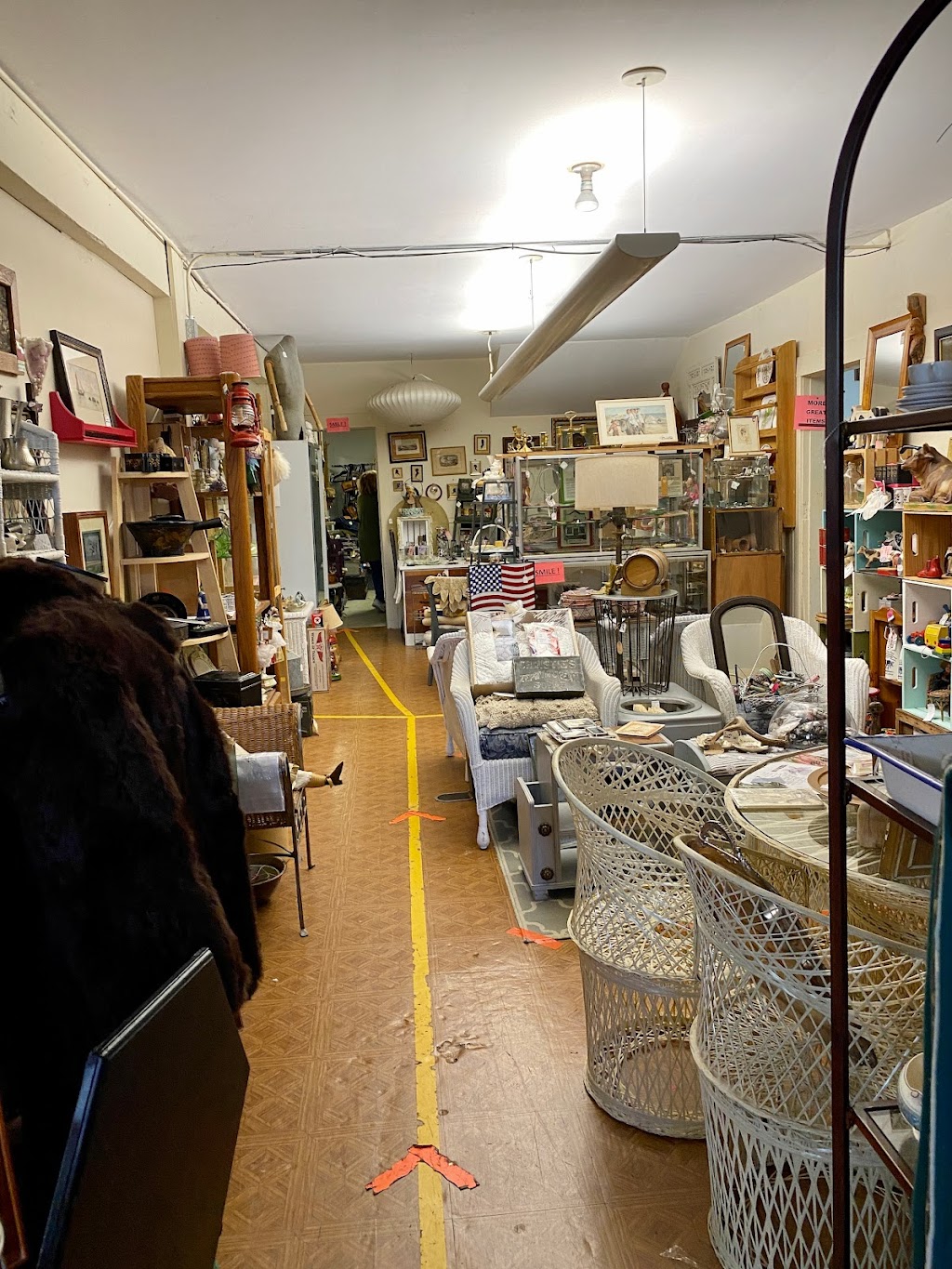 Lafayette Schoolhouse Antique Mall | 748 3rd St, Lafayette, OR 97127, USA | Phone: (503) 864-2720