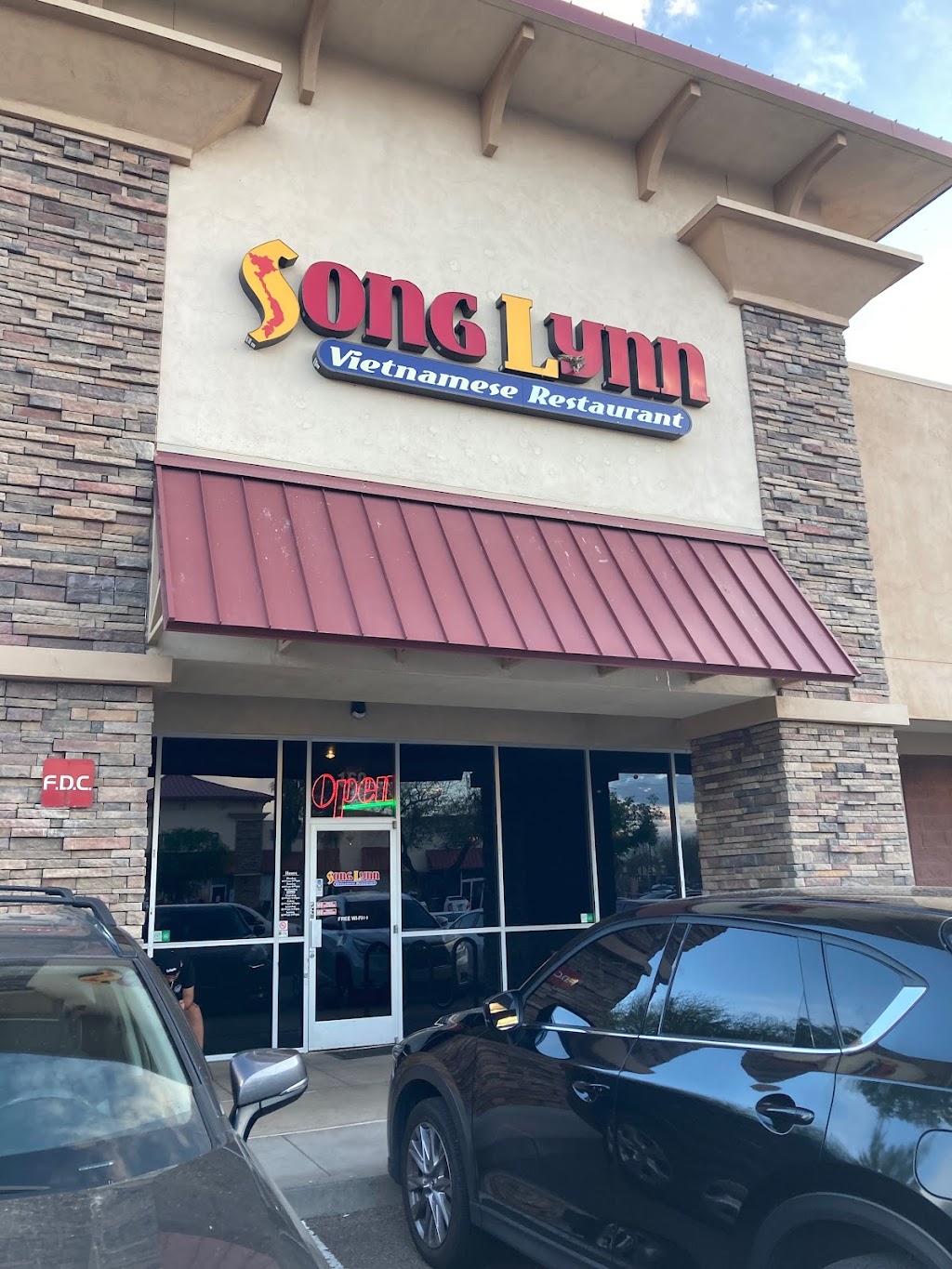 Song Lynn Vietnamese Restaurant | 2755 N 91st Ave, Phoenix, AZ 85037, USA | Phone: (623) 936-9535