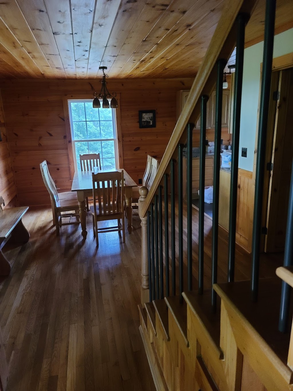 Pilots Peak Cabin Retreat | 1518 Black Mountain Rd, Pilot Mountain, NC 27041, USA | Phone: (336) 575-6595