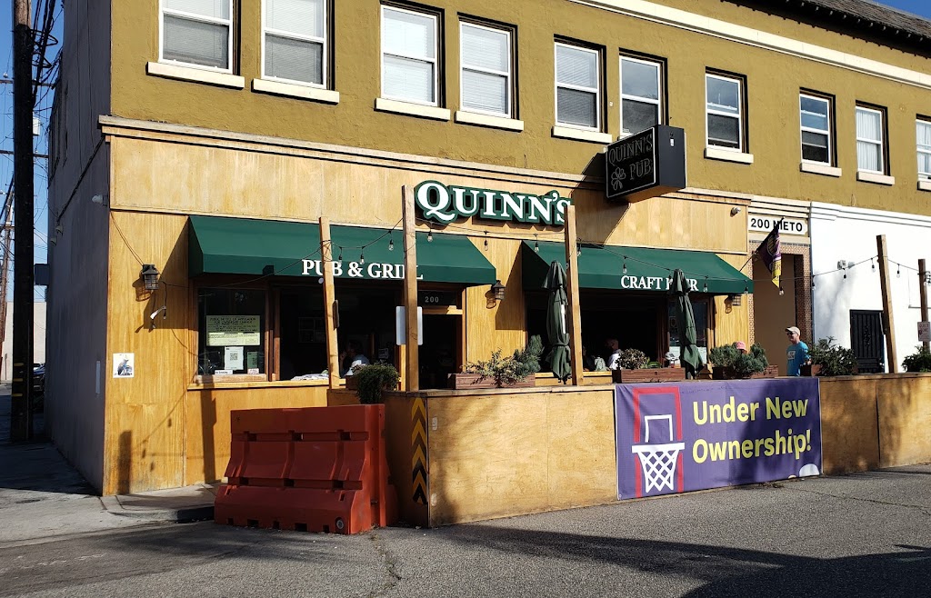 Quinns Pub & Grill | 200 Nieto Ave Suite A, Long Beach, CA 90803, USA | Phone: (562) 434-2606