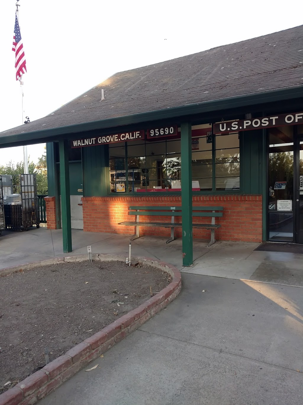 Valley Oak Food & Fuel | 14165 River Rd, Walnut Grove, CA 95690, USA | Phone: (916) 776-2001