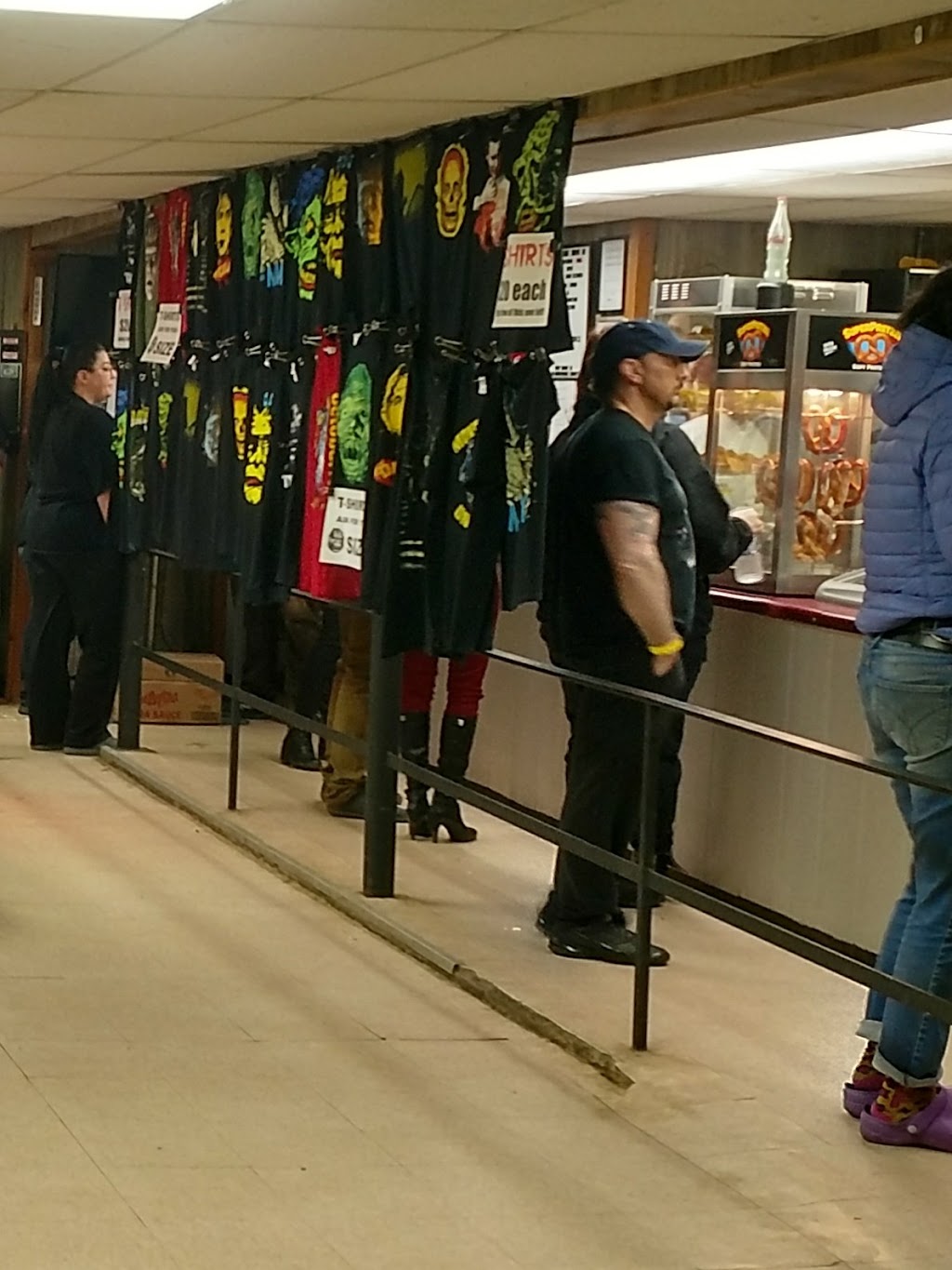 Riverside Drive In Theatre | 1114 Lees Lake Ln #6108, Vandergrift, PA 15690, USA | Phone: (724) 568-1250