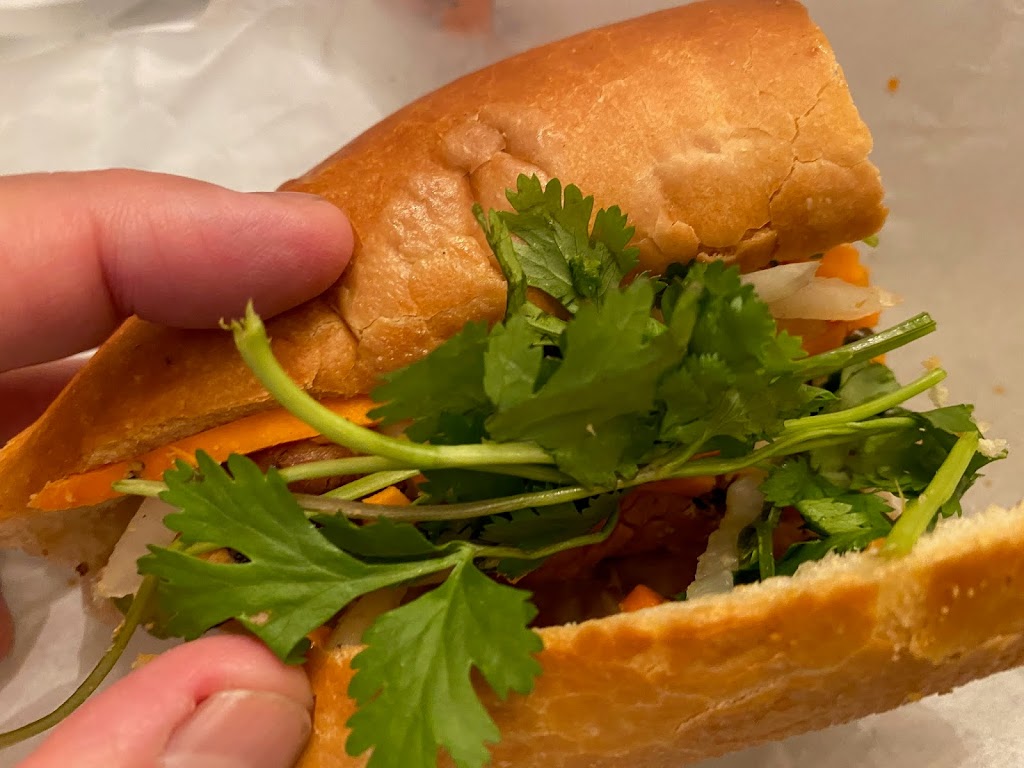 Banh Mi Che Cali Bakery & Restaurant | 15553 Brookhurst St, Westminster, CA 92683, USA | Phone: (714) 852-3485