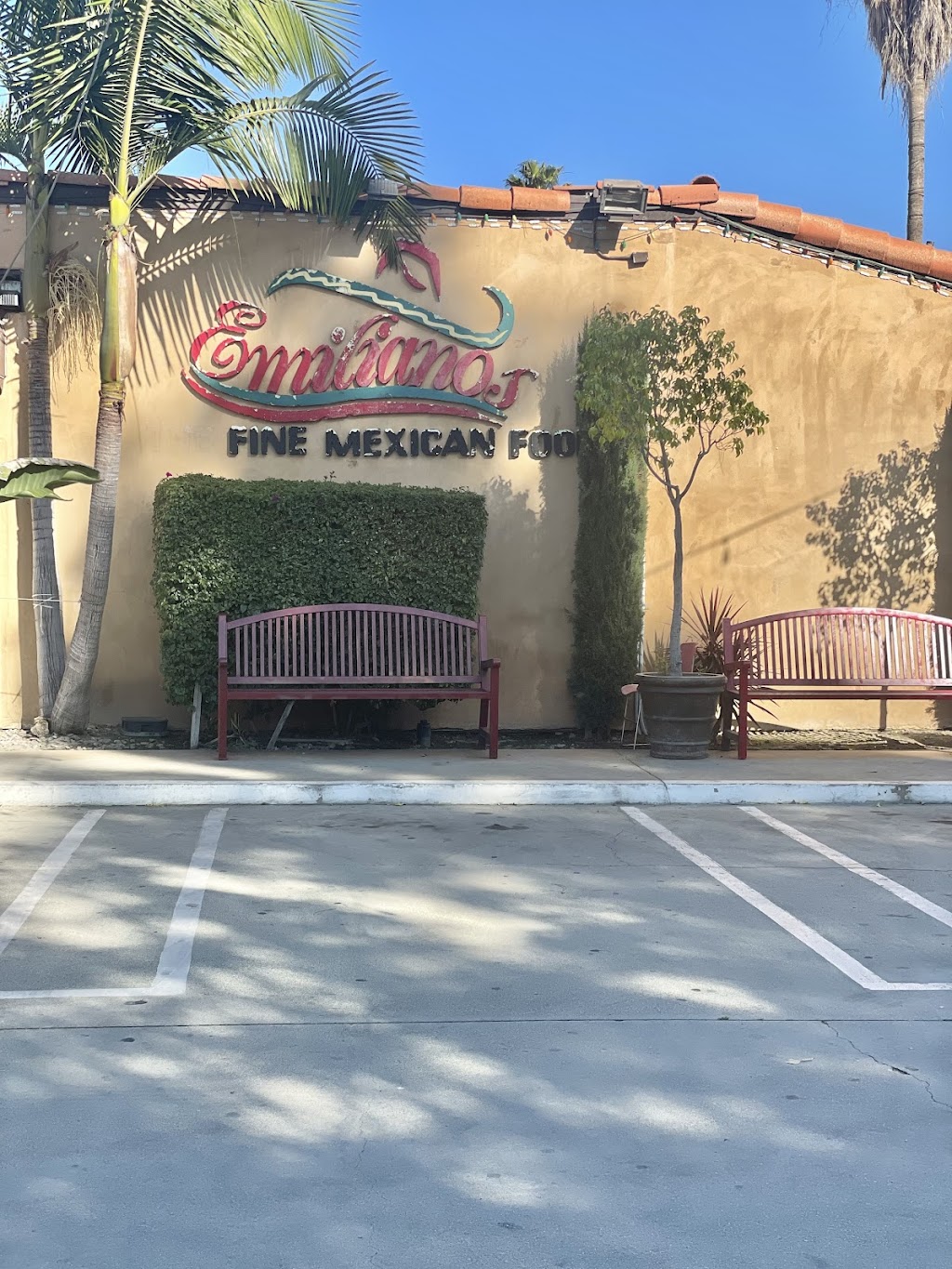 Emilianos Restaurant | 896 E Mission Blvd, Pomona, CA 91766 | Phone: (909) 623-0152