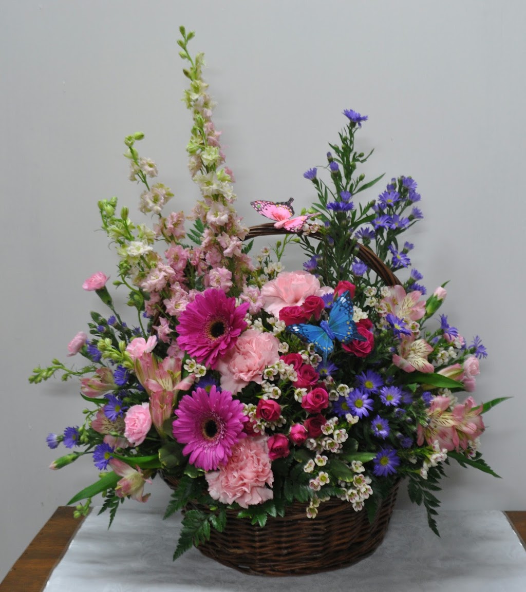 Hagers Flowers & Gifts | 25 W Main St, Gowanda, NY 14070, USA | Phone: (716) 532-4242