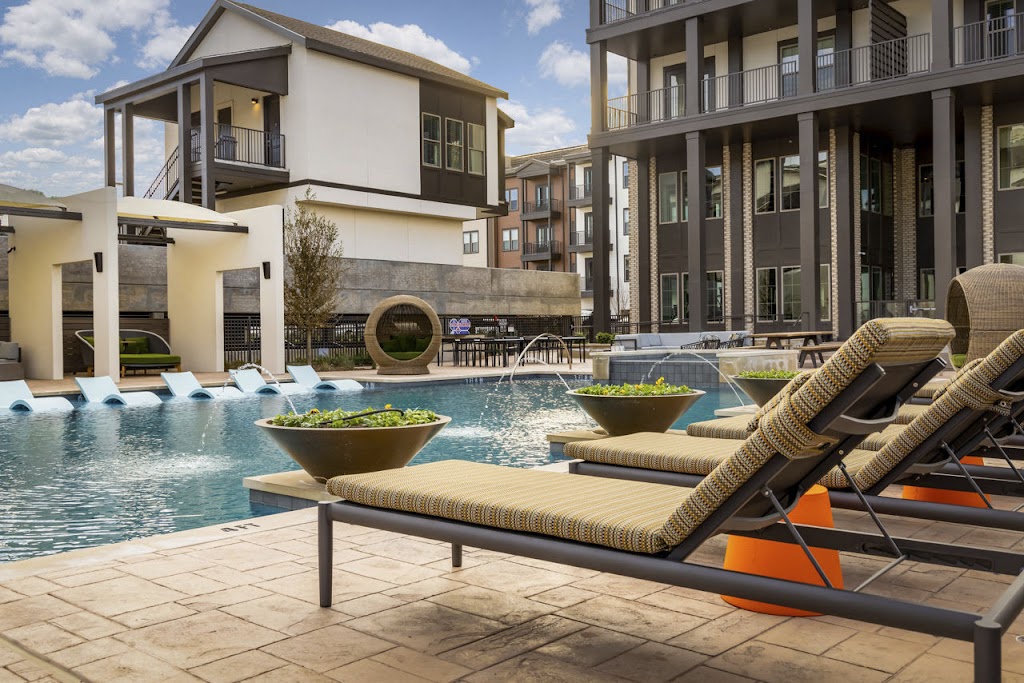 The Louise Apartments & Townhomes | 4151 Viridian Village Dr, Arlington, TX 76040, USA | Phone: (888) 564-3196