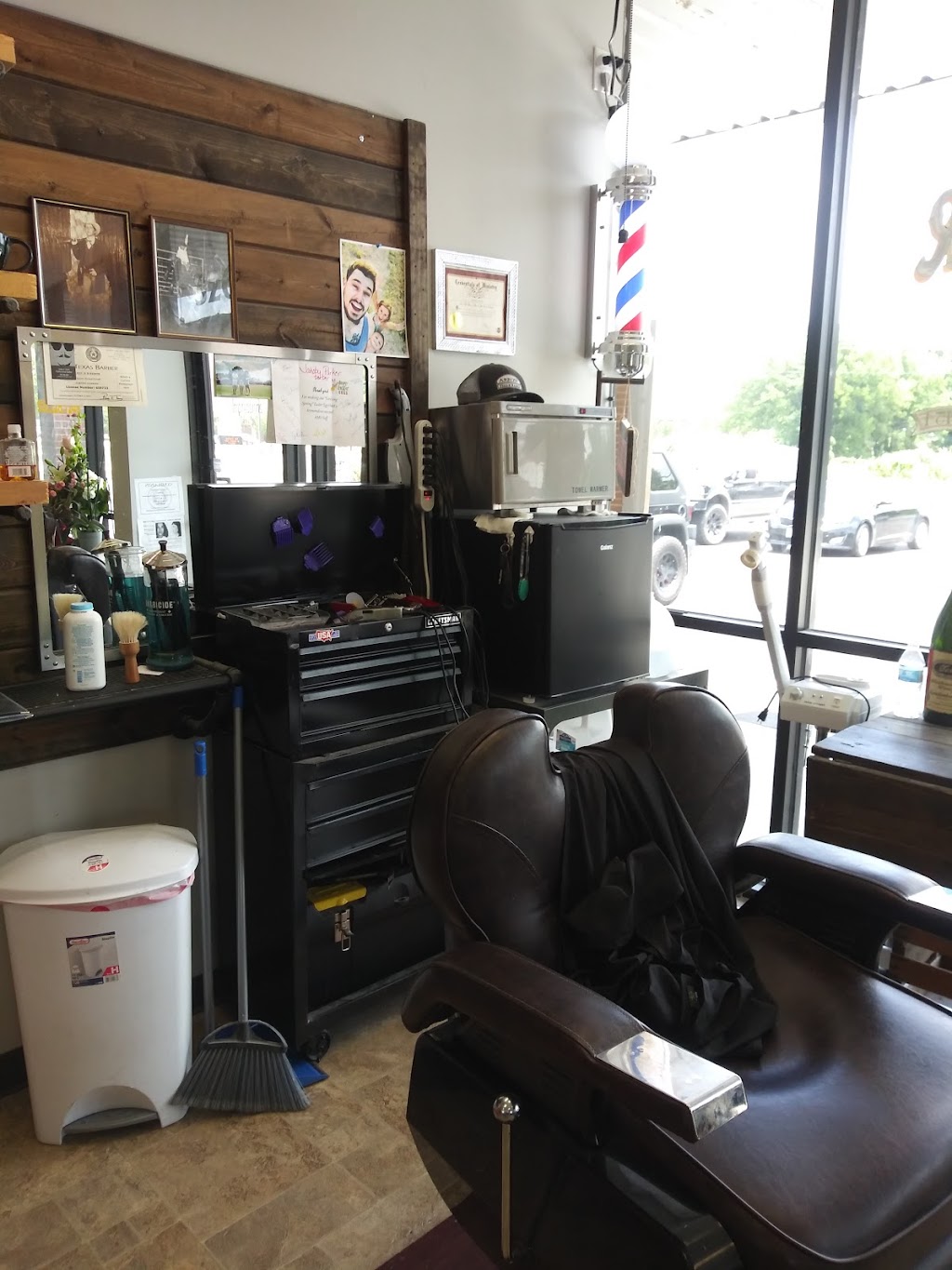 Impressions Salon And Barbershop | 3260 Fall Creek Hwy, Granbury, TX 76049, USA | Phone: (682) 500-4454