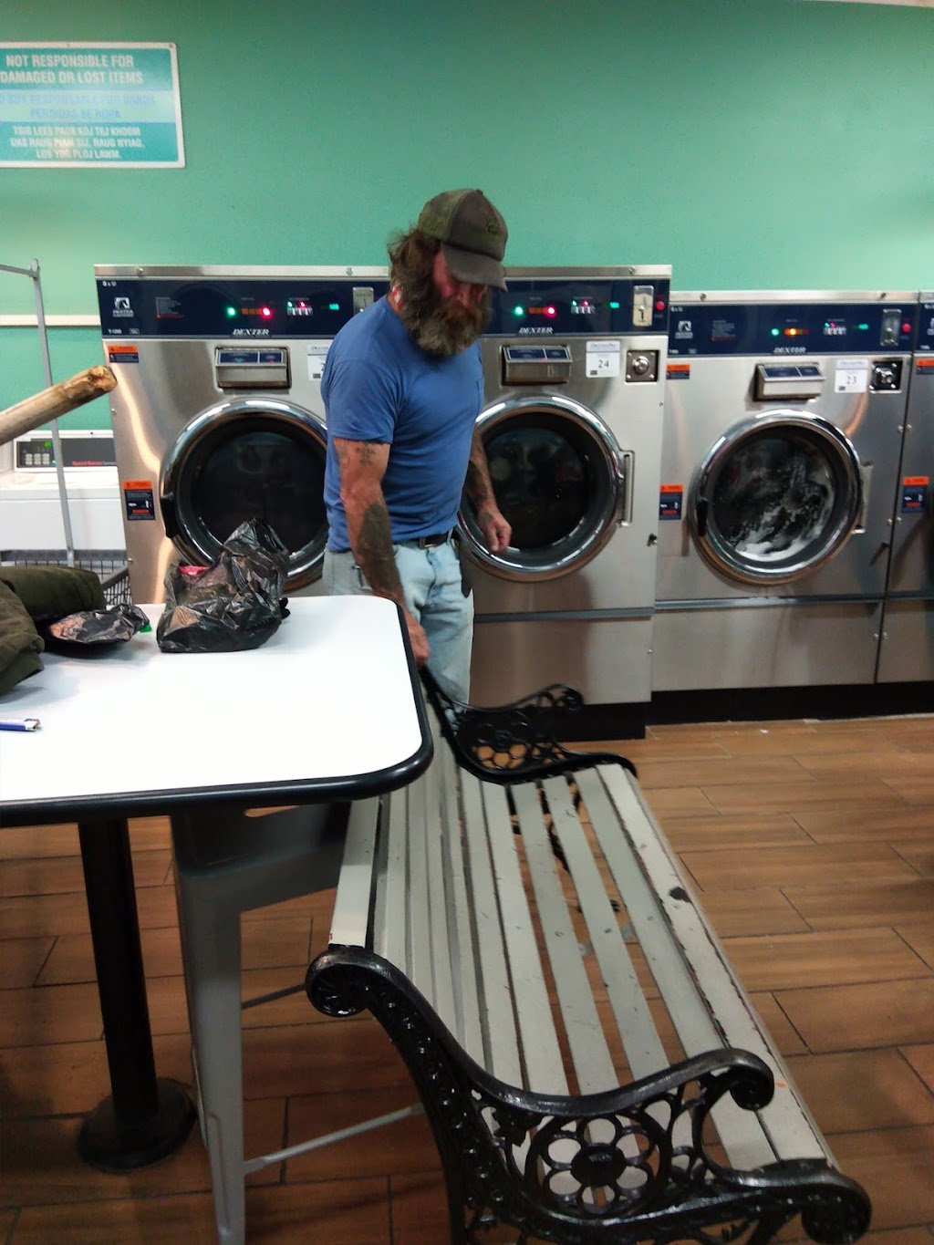 SuperClean Laundromats - Clovis California | 195 W Shaw Ave, Clovis, CA 93612, USA | Phone: (559) 287-2452
