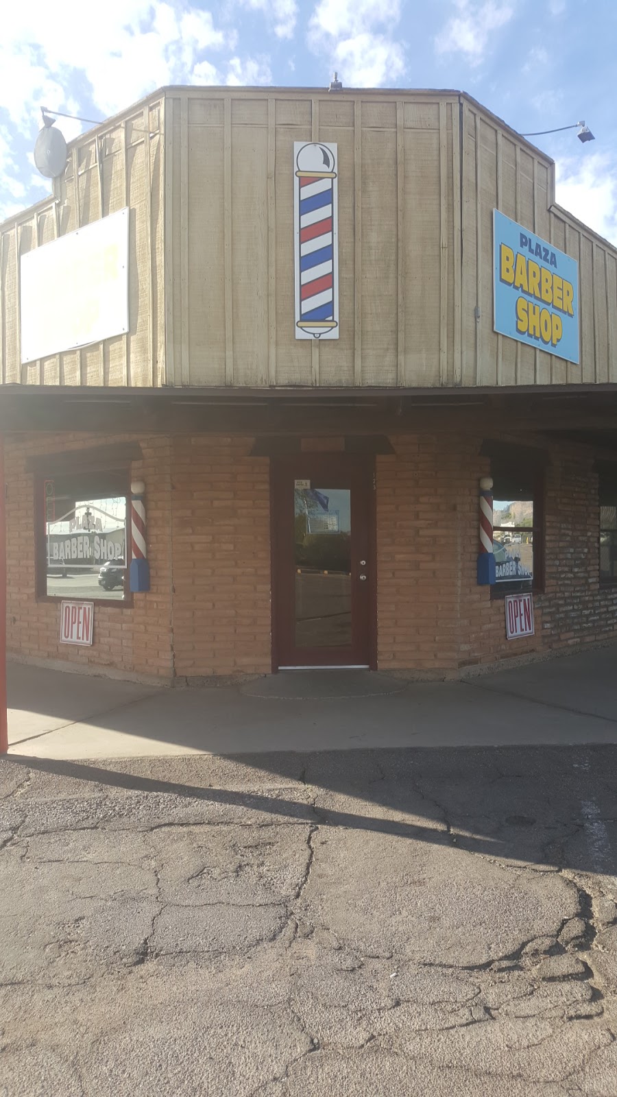 Plaza Barber Shop | 300 N Plaza Dr, Apache Junction, AZ 85120, USA | Phone: (480) 671-7055